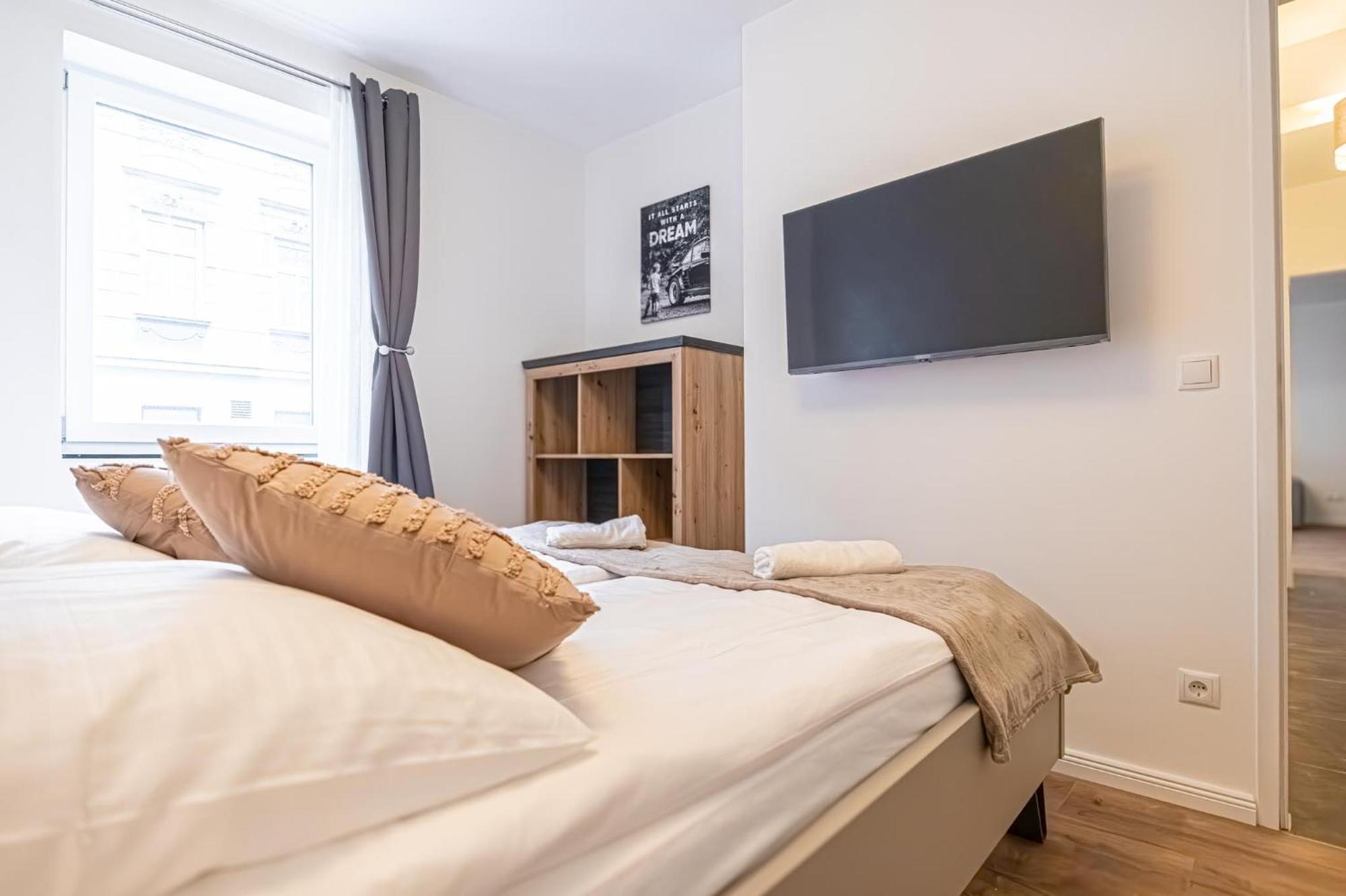 Charming 1Br And 1Lr Apt Modern Design Donaustadt Wien Eksteriør bilde